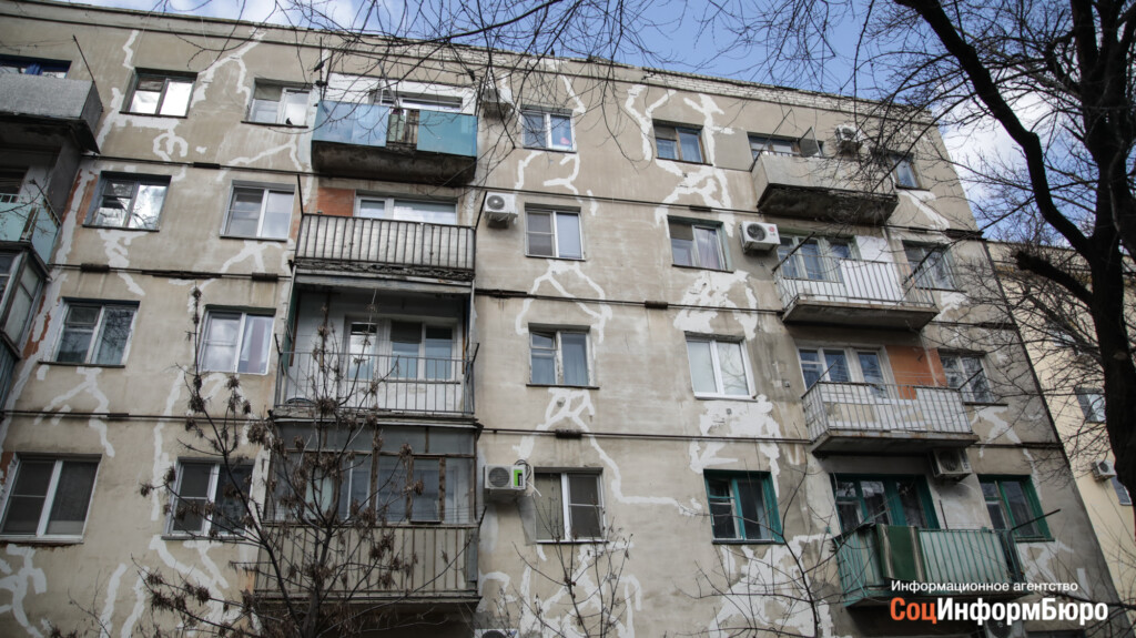 В Волгограде снос аварийного дома, ожидавшего расселения 5 лет, перенесли на 2025 год вопреки постановлению горадминистрации