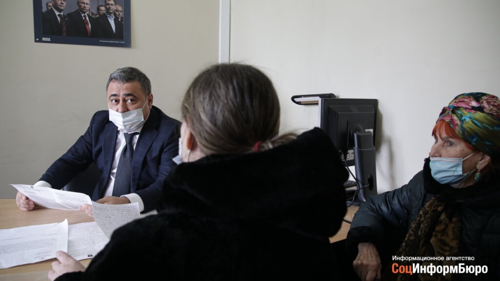 «В администрации района вообще не знали, что их надо переселить»: Руслан Шарифов взялся помогать жильцам аварийного дома