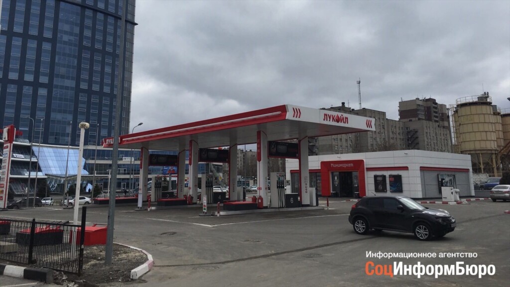 Всё для клиентов: в Волгоградской области на “лукойловских” заправках незаконно завышают цены на бензин 