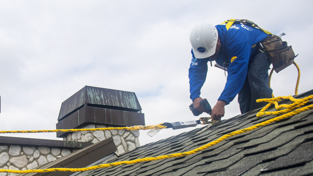 Текла крыша: подрядчика уличили в некачественном капремонте дома в Волгоградкой области