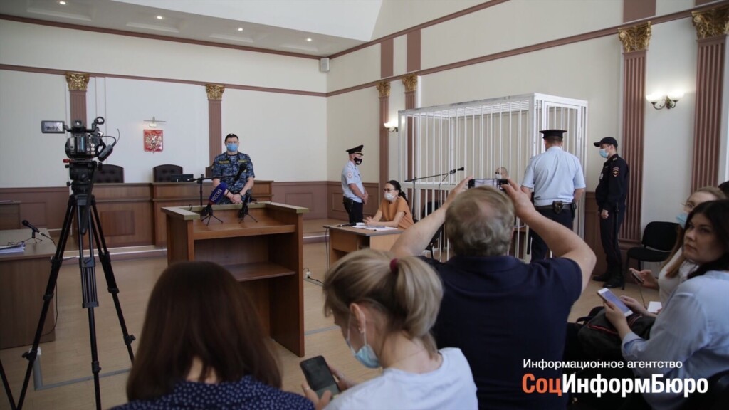 "Улыбается и позирует на камеру": в Волгограде судят убившего иностранного студента на почве "расовой неприязни"