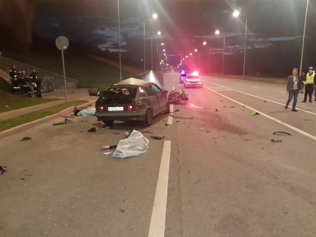 Ночная авария в Волгограде унесла жизни двух водителей