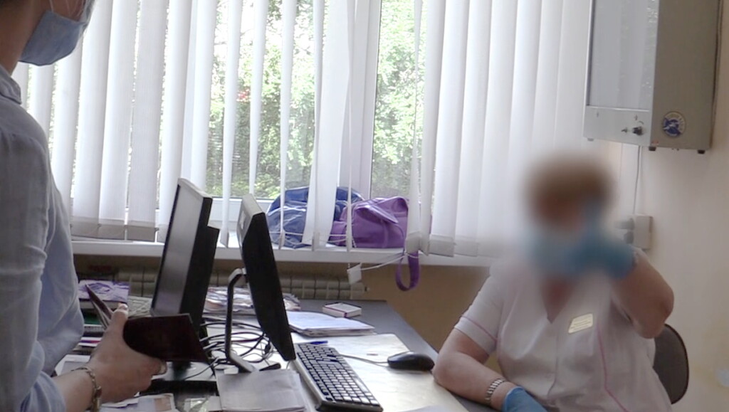 В Волгограде сотрудники ОБЭП задержали подозреваемую в подделке сертификата о вакцинации медсестру