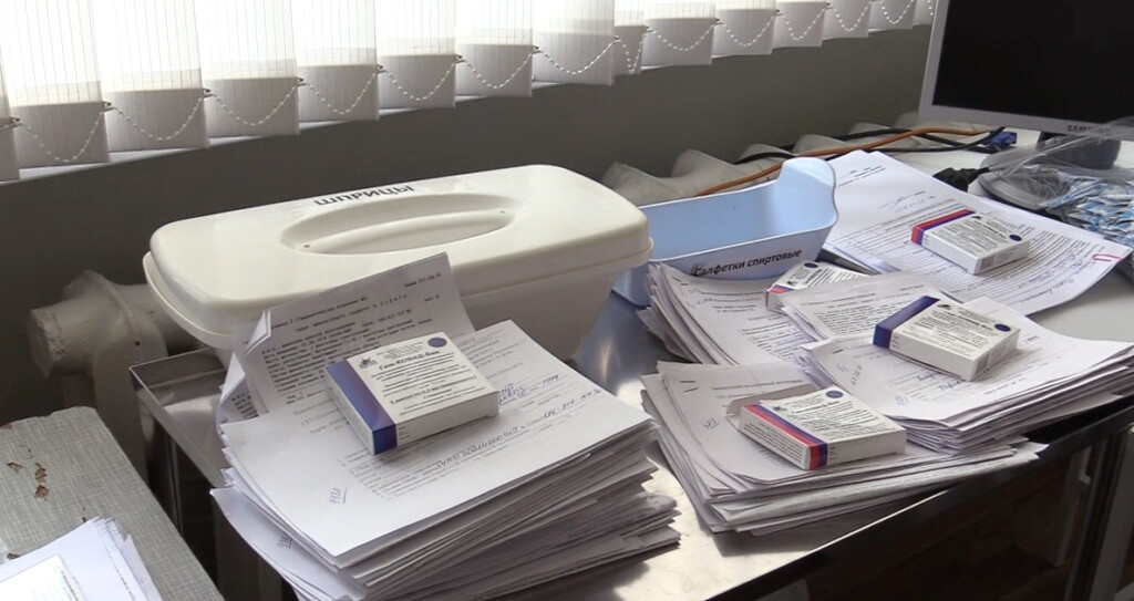В Волгограде сотрудники ОБЭП задержали подозреваемую в подделке сертификата о вакцинации медсестру