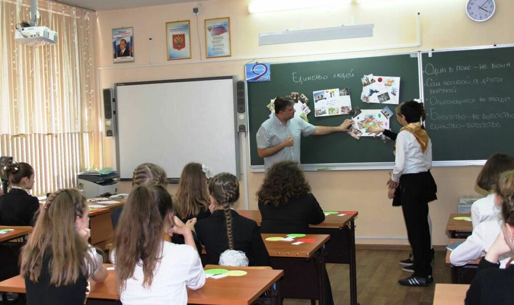 В конкурсе «Учитель года России-2021» от Волгоградской области выступит Дмитрий Загуменнов