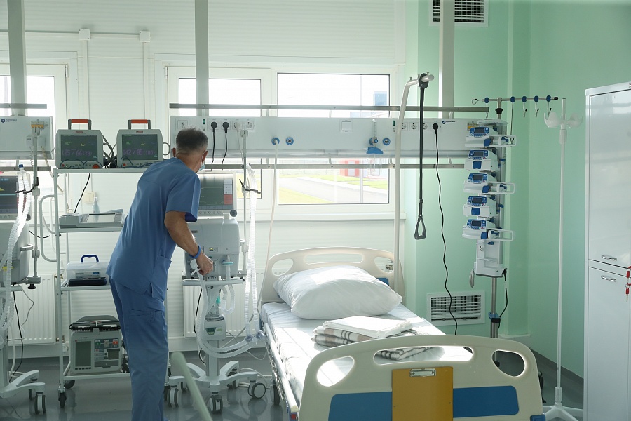 Пациентов с коронавирусом начали привозить в новый инфекционный госпиталь в Калаче
