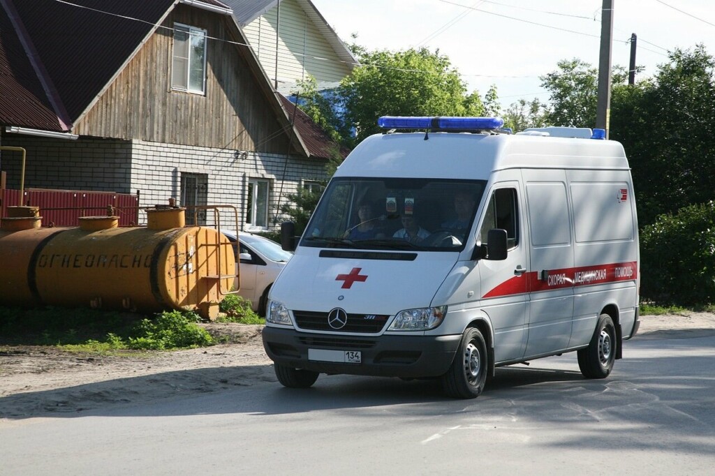 В Волгоградской области «Нива» с мертвым водителем врезалась в скутер