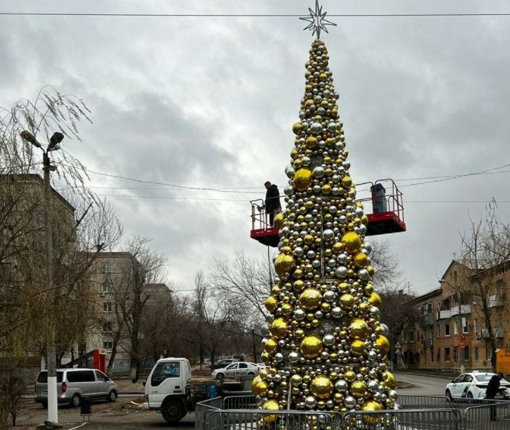 «Праздник к нам приходит»: в Волгограде «выросла» трехметровая шароель