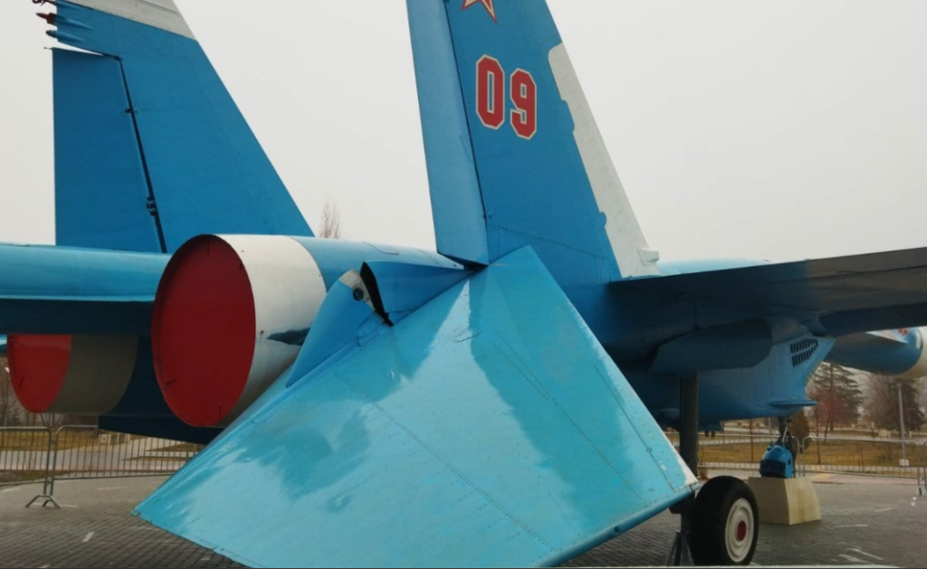 В Волгограде самолет-истребитель подвергся нападению вандалов