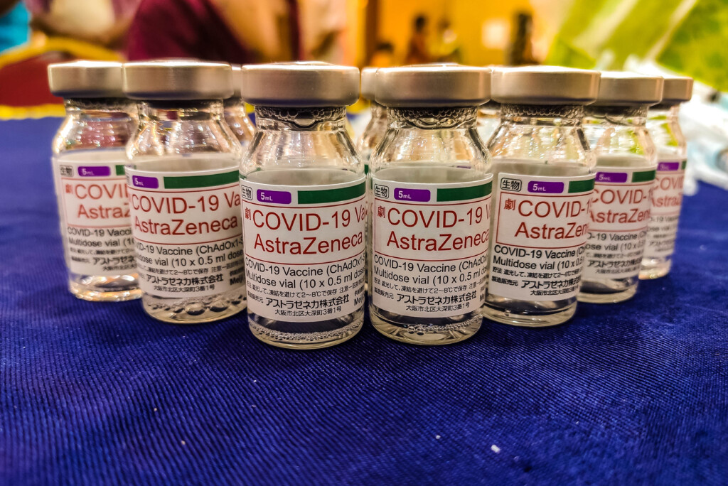 «АстраЗенека» пытается зарегистрировать вакцину от коронавируса в России