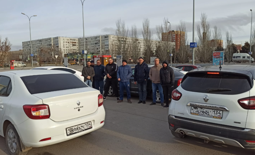 «Это получается рабство»: в Волгограде и Волжском 13 декабря продолжается забастовка таксистов