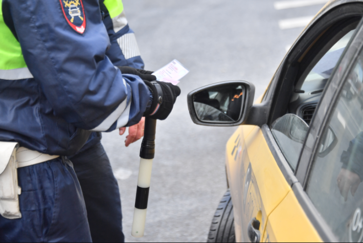 «Перед Новым годом мы хотели бы заработать»: волгоградский таксист рассказал, почему они решились бастовать перед праздниками