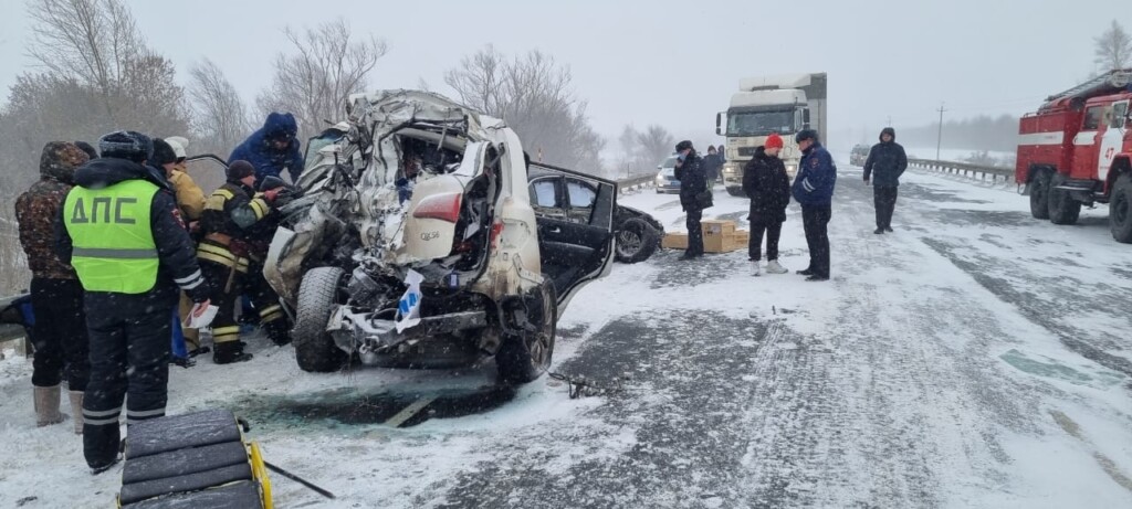 В массовом ДТП на трассе Р-22 «Каспий» под Волгоградом пять человек пострадали и двое погибли