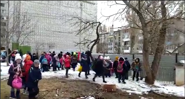 Массовая эвакуация школ прокатилась по Волгограду