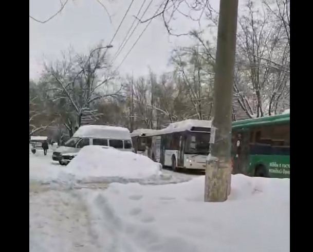 В Волгограде из-за дорожной аварии перестали ходить автобусы №85 и №65