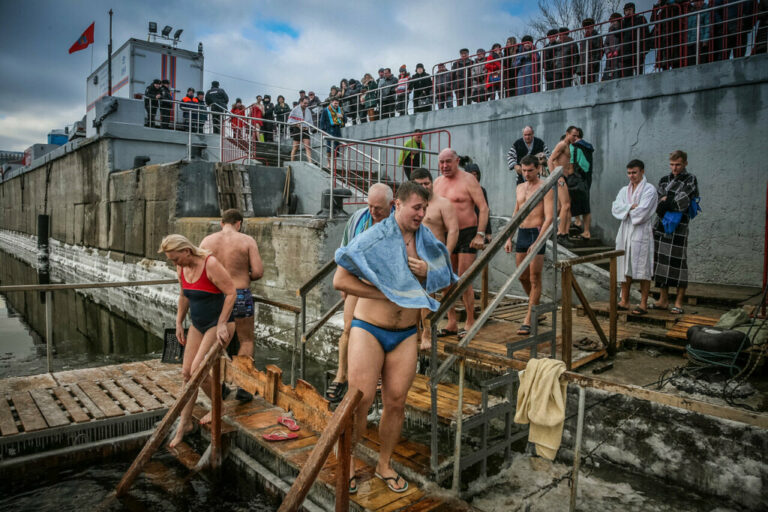 Каждый десятый житель Волгограда планирует искупаться в проруби на Крещение