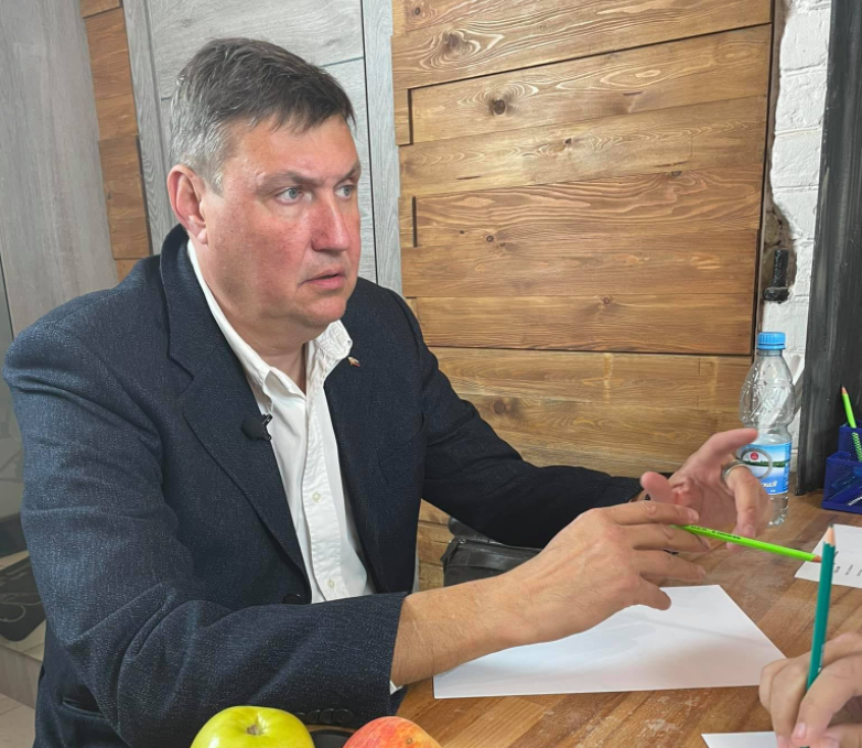 На волгоградского депутата Александра Осипова обрушился шквал критики после заявления о желании принять участие в событиях на Украине