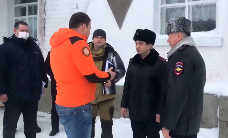 Врио начальника волгоградской полиции Сергей Богачук прибыл на место масштабных поисков 15-летней школьницы