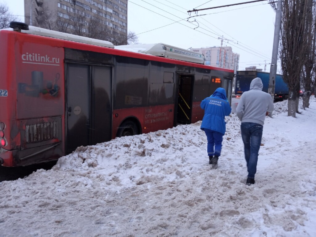 В Волгограде муниципальный автобус сошел с рейса из-за плохого самочувствия пассажирки