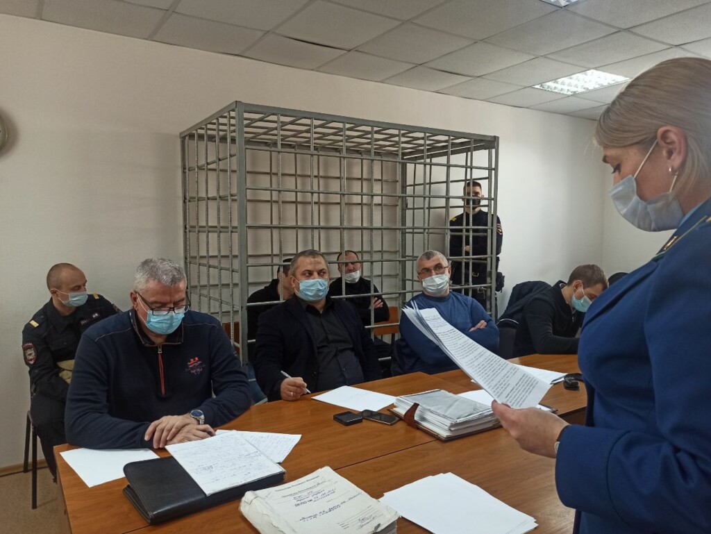 «И нет кастета у меня..»: участник смертельной драки в Сбербанке Арсен Мелконян прочитал в суде стихотворение