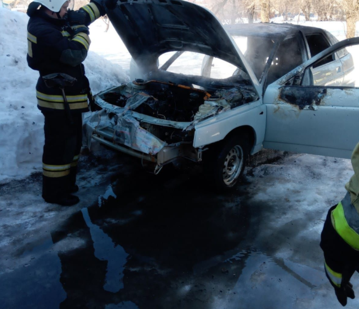 В Волгограде за сутки сгорели три припаркованные машины