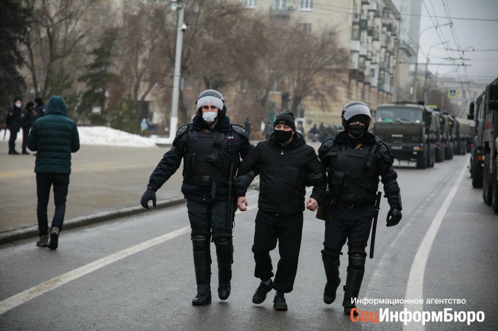 Волгоградские полицейские напомнили об ответственности за участие в несанкционированных антивоенных митингах