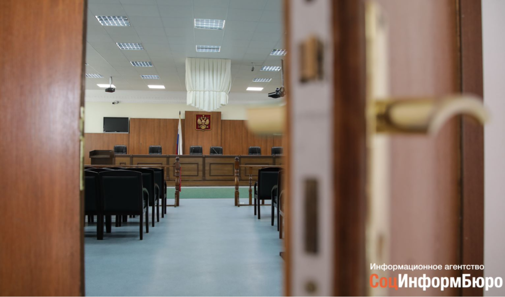 Москвичка пыталась пронести в суд в Волгоградской области нож и три скальпеля