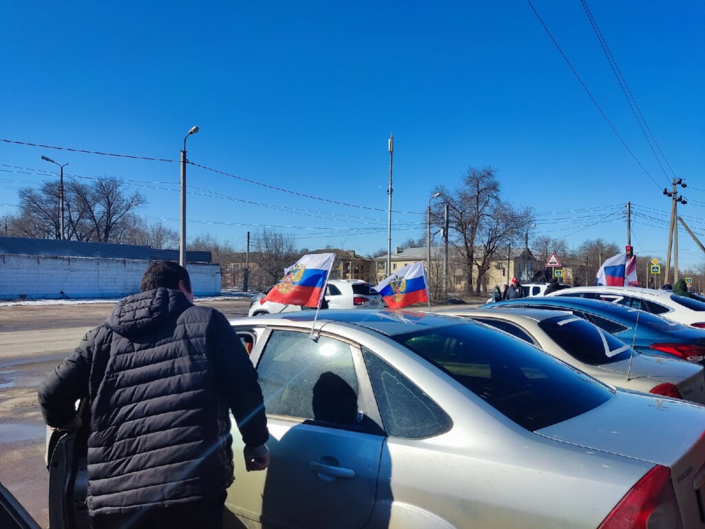 «Если бы я мог, то присоединился бы к ним»: в Волгоградской области прошел масштабный автопробег в поддержку Российской армии