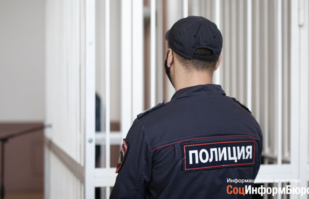 Суд отправил в колонию двоих оперуполномоченных за попытку «подставить» жителя Волгограда и вымогательство миллиона