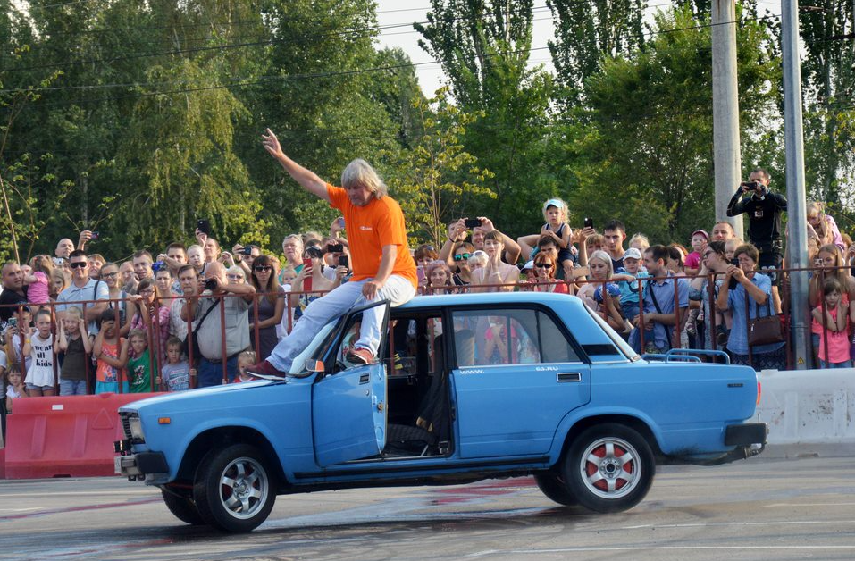 Срок действия истекающих водительских прав в России автоматически продлят на три года