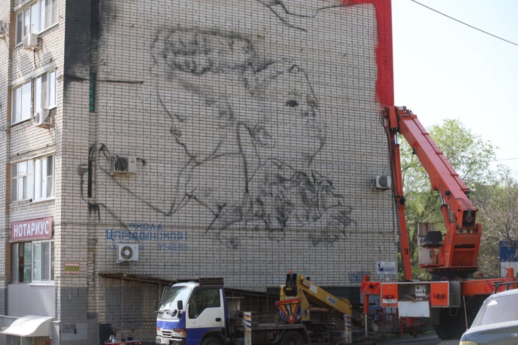 Дети под защитой: стену дома на улице Хиросимы к 9 мая украсит огромная картина
