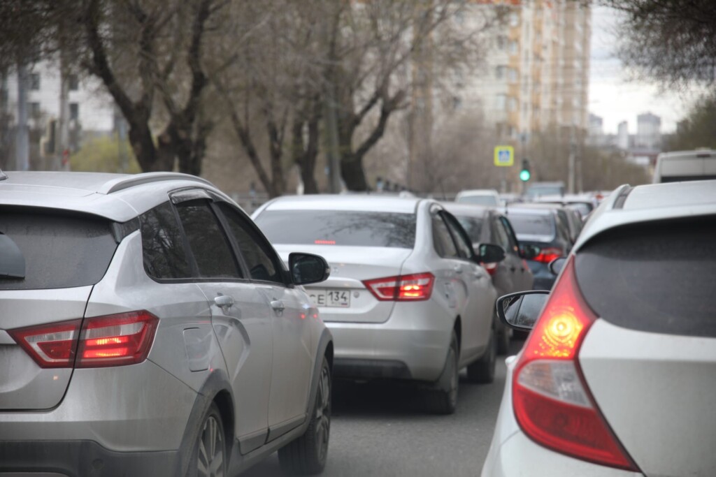 Движение автомобилистов: Волгограду грозит глобальный дефицит импортных автомобилей