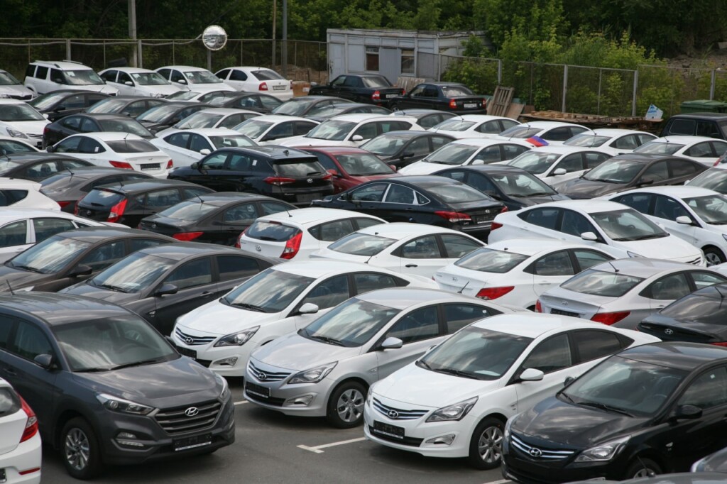 «Цены на автомобили будут только расти». В Волгограде дилеры бьют тревогу