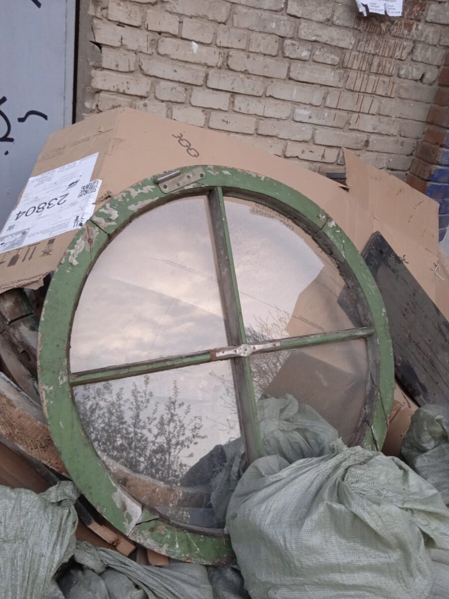 В Волгограде строители надругались над круглыми окнами дома-объекта культурного наследия