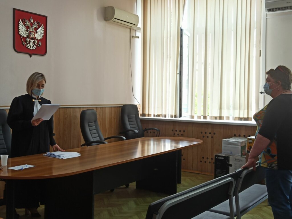 В Волгограде матери певца Прохора Шаляпина дали условный срок за махинации с трудовыми табелями осужденных