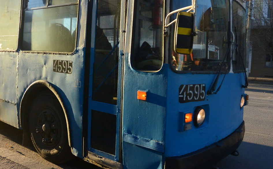 В Волгограде ввели бесконтактную оплату за проезд на троллейбусах № 10А