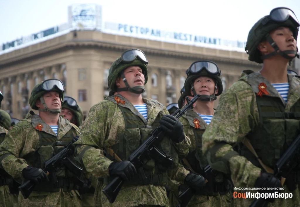 В Кремле заявили, что в России не планируется вводить военное положение