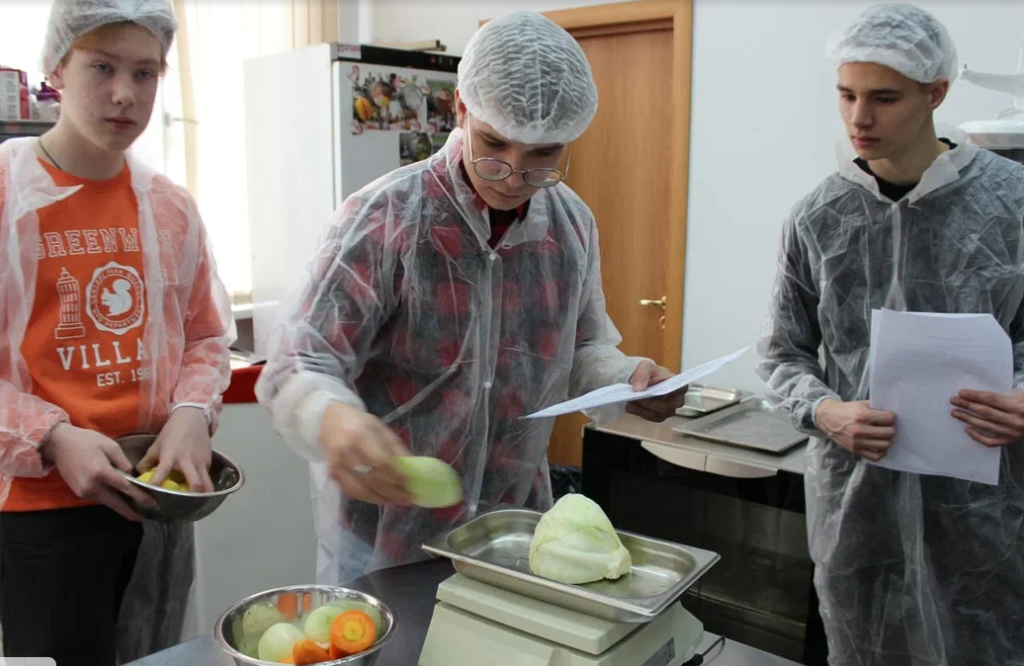 Команда волгоградских учеников в Общественной палате РФ поделится опытом приготовления блюд для школьных столовых
