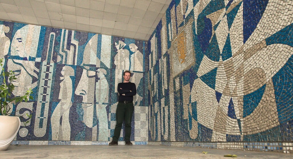 «Кропотливо собирали с утра до ночи»:  на руинах «СуперМАНа» открылось уникальное мозаичное панно Михаила Пышты