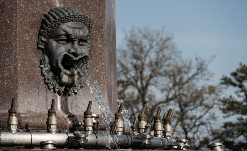 В Волгограде мероприятия возле фонтана «Искусство» сдвинули на час позже