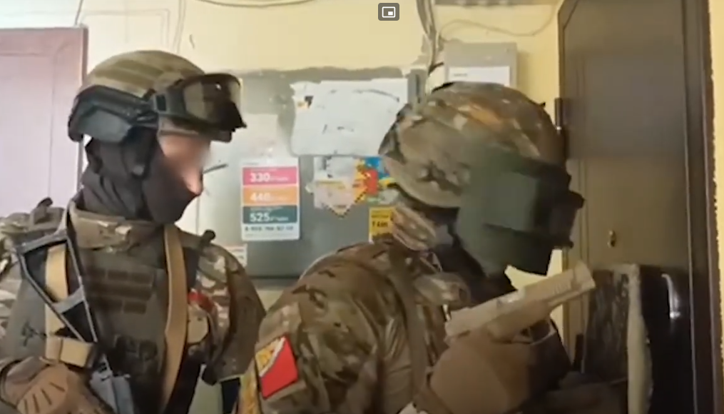 Сотрудники ФСБ «накрыли» волгоградских подпольных торговцев оружием
