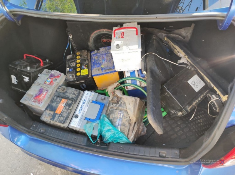 В Волгограде задержали серийных похитителей автомобильных аккумуляторов