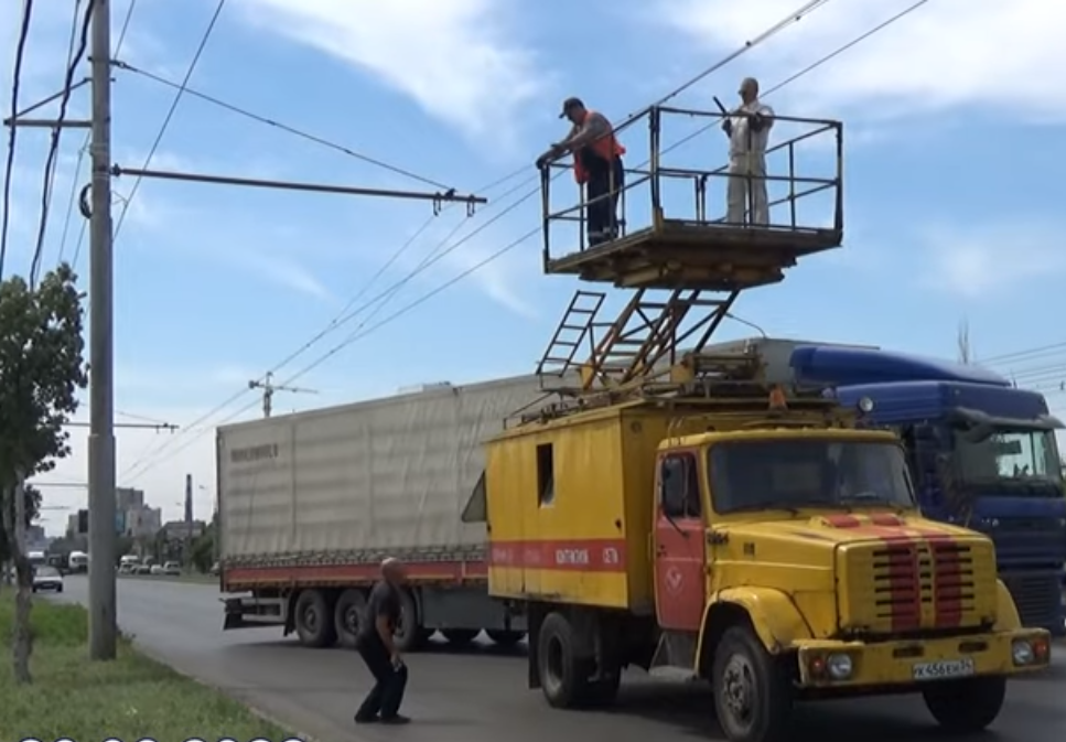 Жители Кировского пожаловались на мэрию Волгограда прокурору области после уничтожения контактной троллейбусной сети в районе