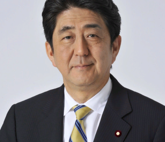 На бывшего премьер-министра Японии Синдзо Абэ  совершено покушение: он в тяжелом состоянии