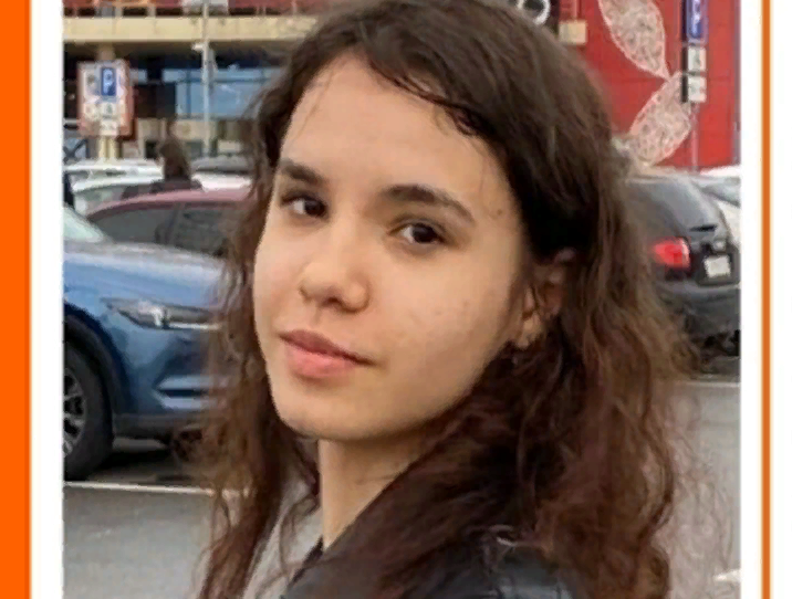 В Волгограде бесследно пропала 19-летняя кудрявая студентка