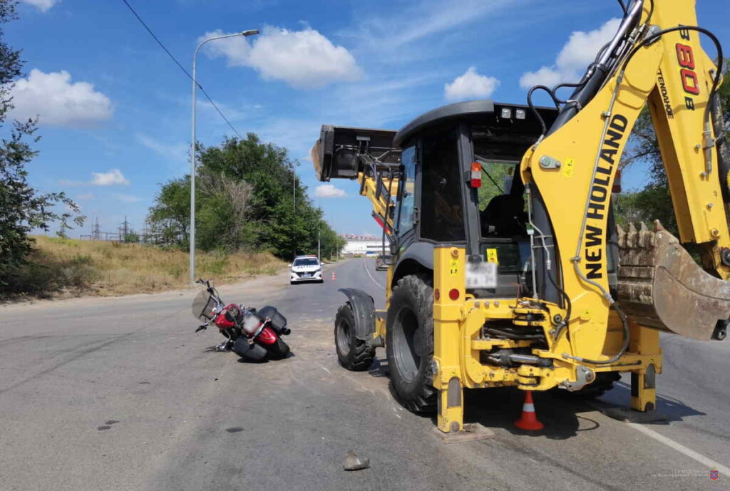 В Волгограде столкновение Yamaha с трактором закончилось смертью мотоциклиста