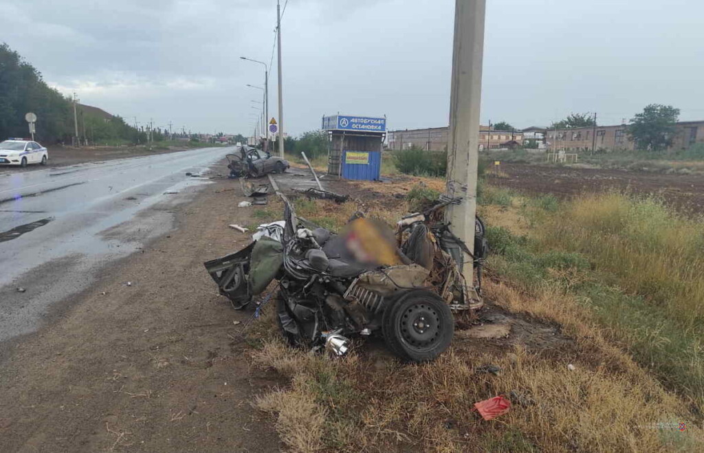 Иномарка развалилась на куски: в страшной аварии в Средней Ахтубе погиб 23-летний парень