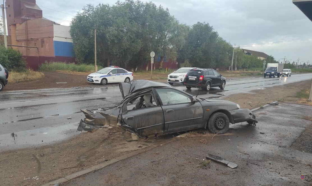 Иномарка развалилась на куски: в страшной аварии в Средней Ахтубе погиб 23-летний парень