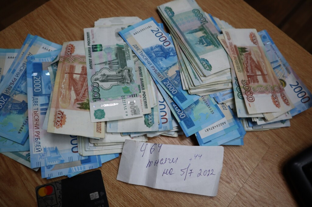 В Волгограде задержали пособника аферистов с полученным от пенсионерки полумиллионом рублей на руках