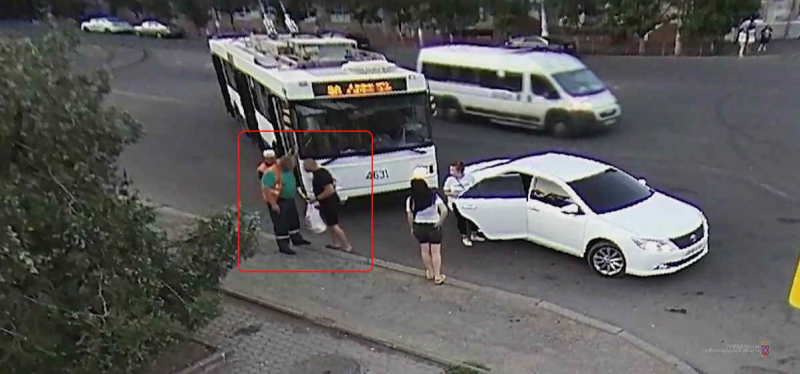 В центре Волгограда подрались водитель троллейбуса и автолюбитель